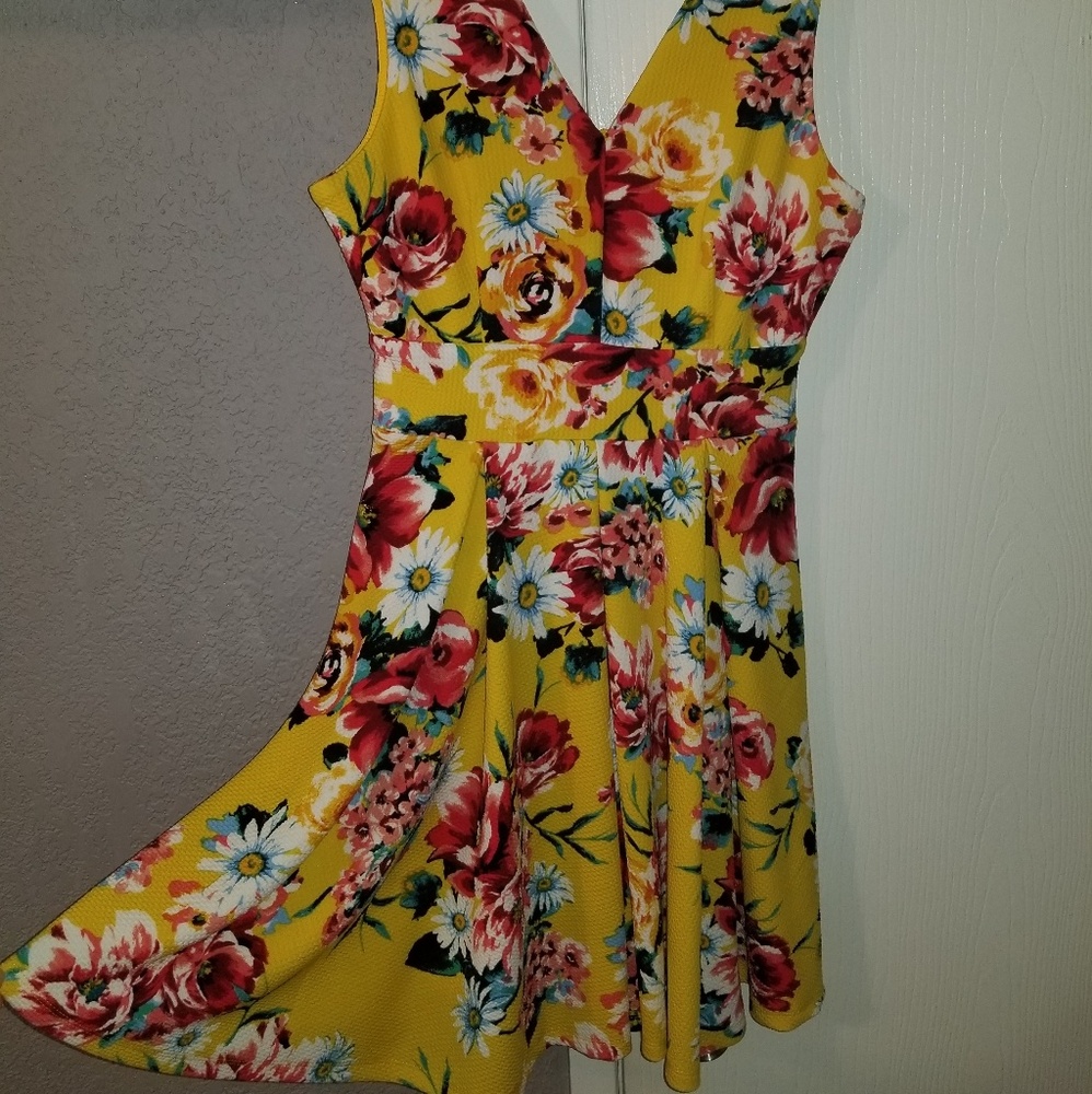 Yellow flower dress. Very